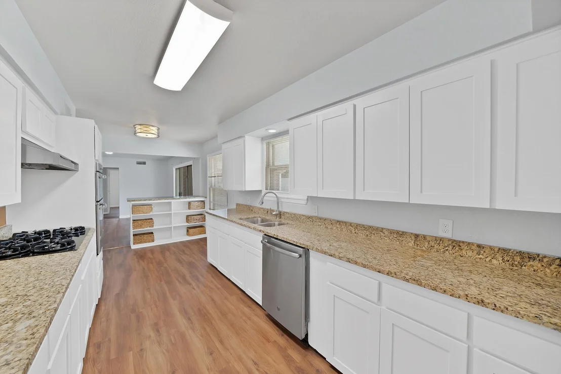 Photo of 1003 Brookhollow Drive