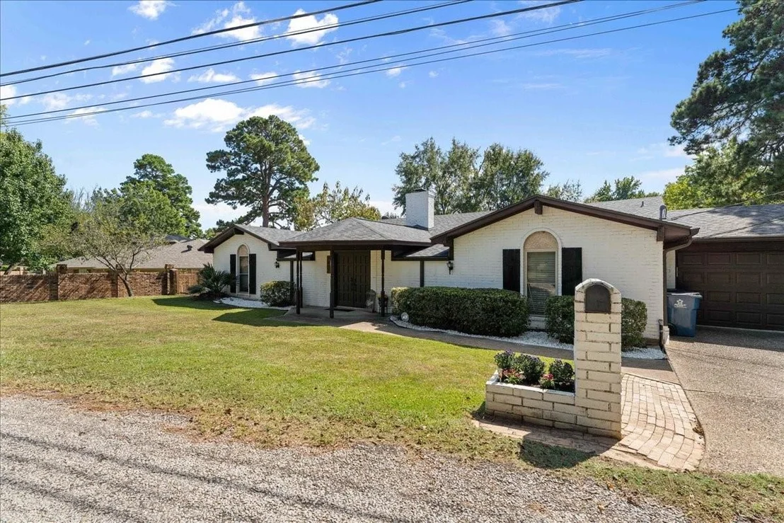Photo of 2002 W Lake Drive