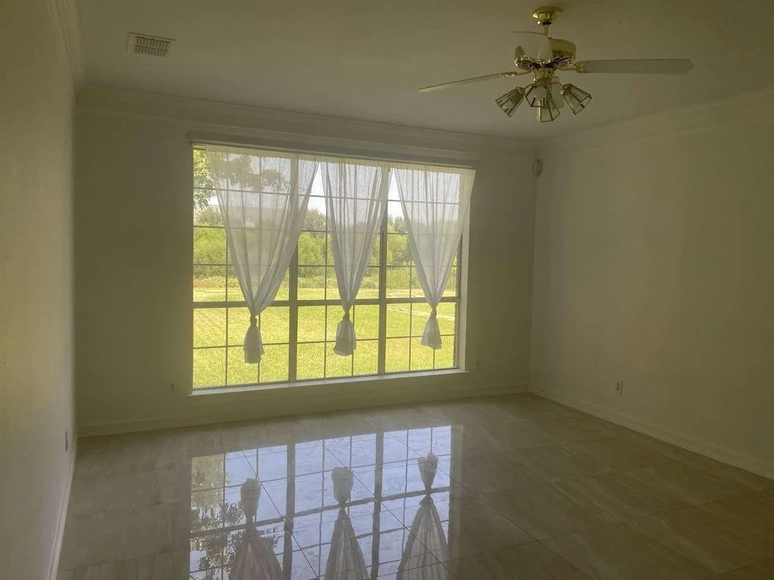Photo of 714 E Peninsula Drive