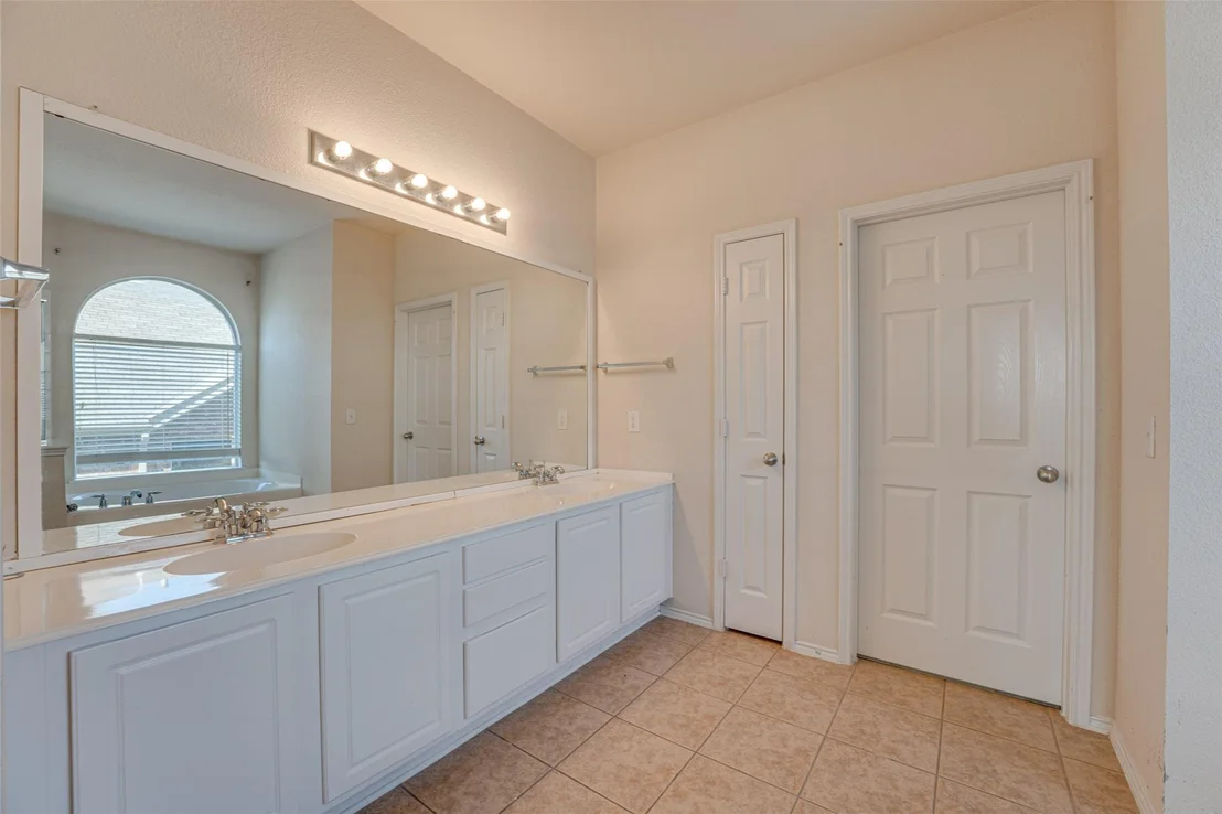 Photo of 558 Presidio Drive