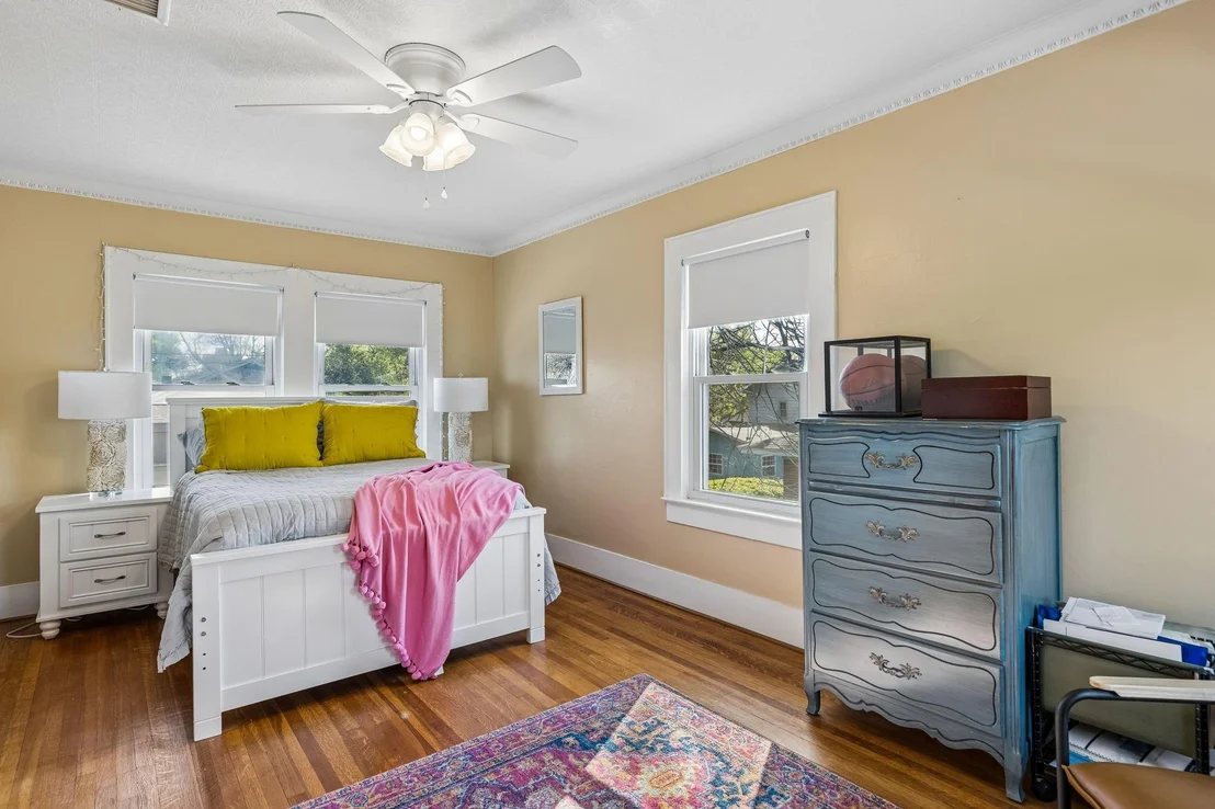 Photo of 2235 Mistletoe Boulevard