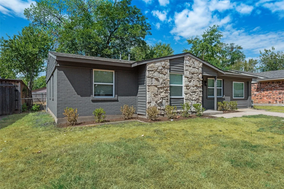 Photo of 409 Birchwood Circle