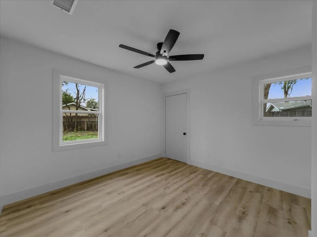 Photo of 802 Nl Robinson Drive