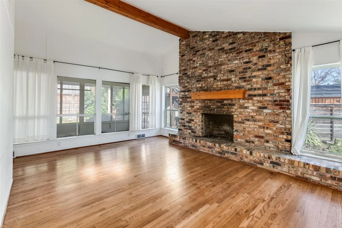 Photo of 9759 Shoreview Road