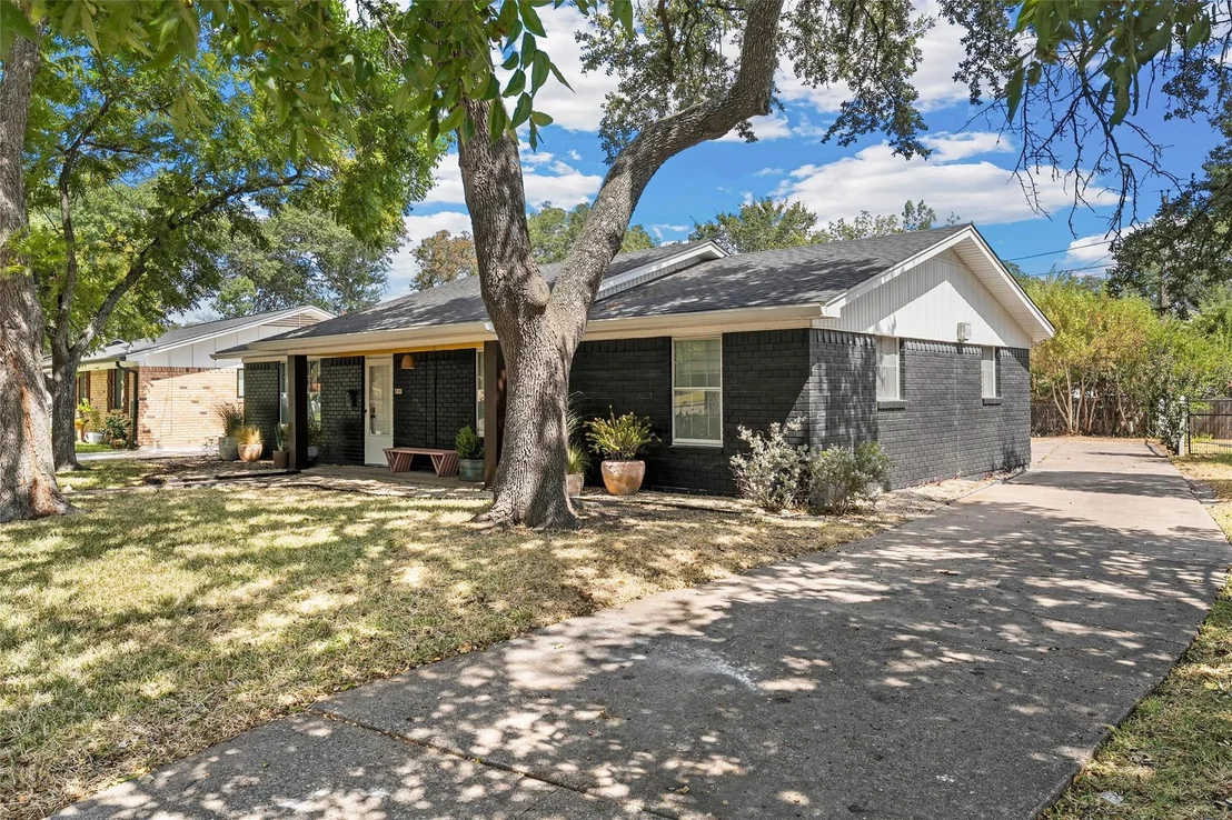 Photo of 5831 Caldwell Street