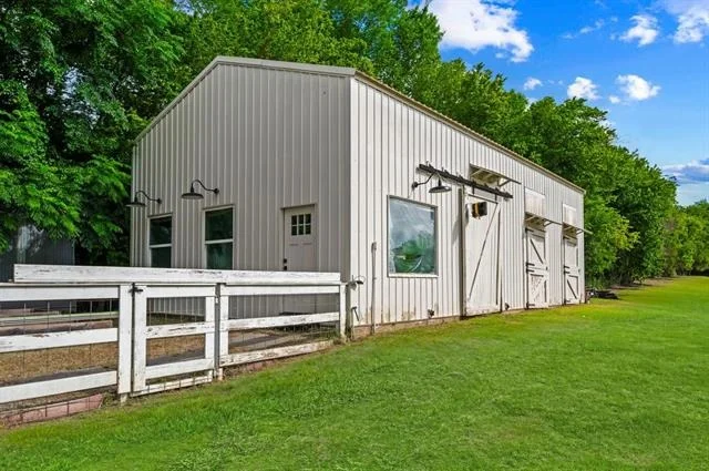 Photo of 6602 Lyons Road