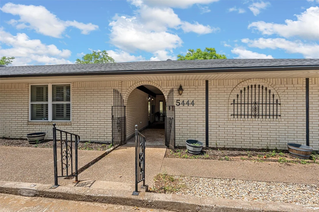 Photo of 5444 OLD LORENA Road