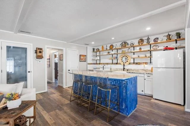 Photo of 333 Lakeview Drive