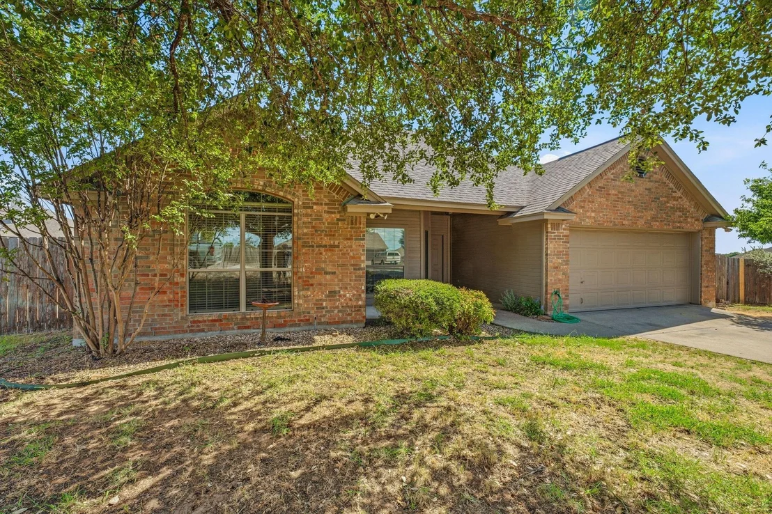 Photo of 914 Winding Road