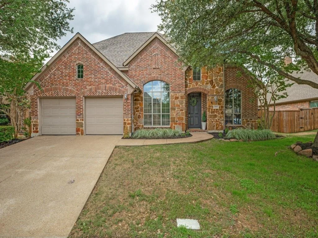 Photo of 1001 Thornapple Drive