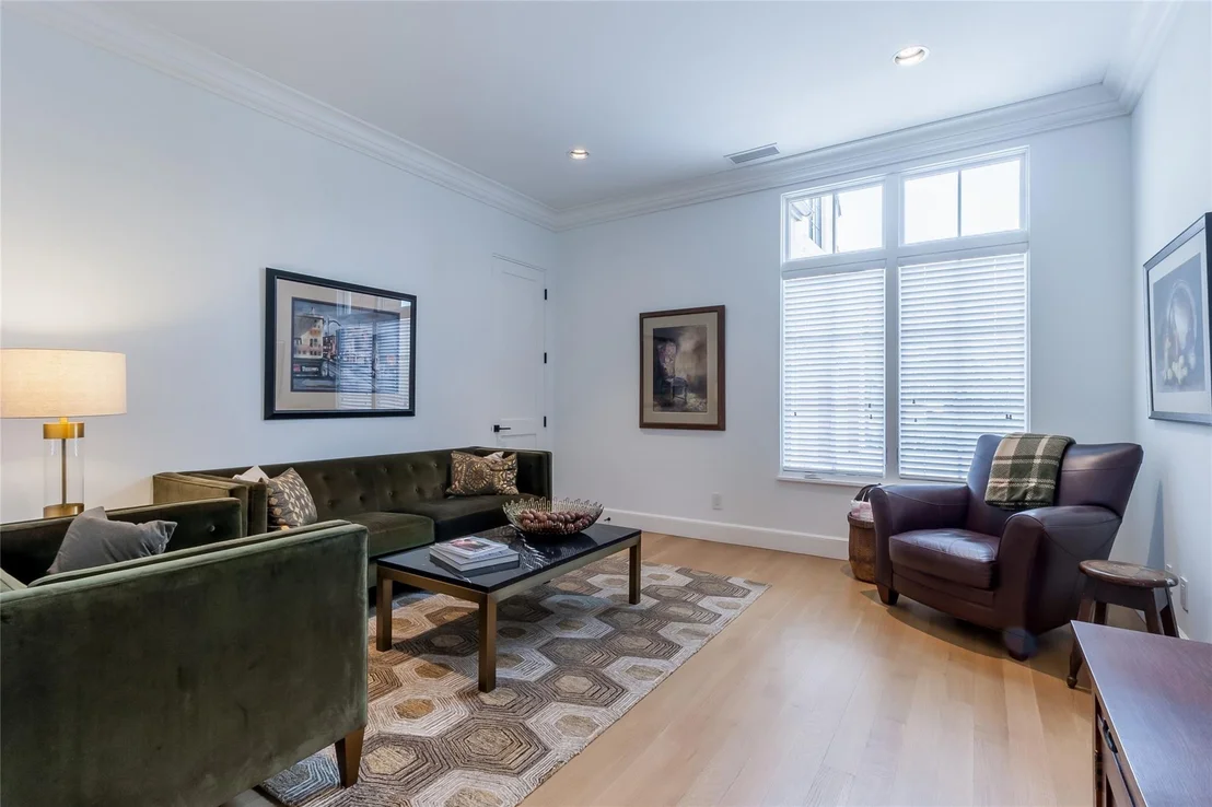 Photo of 341 Devon Drive