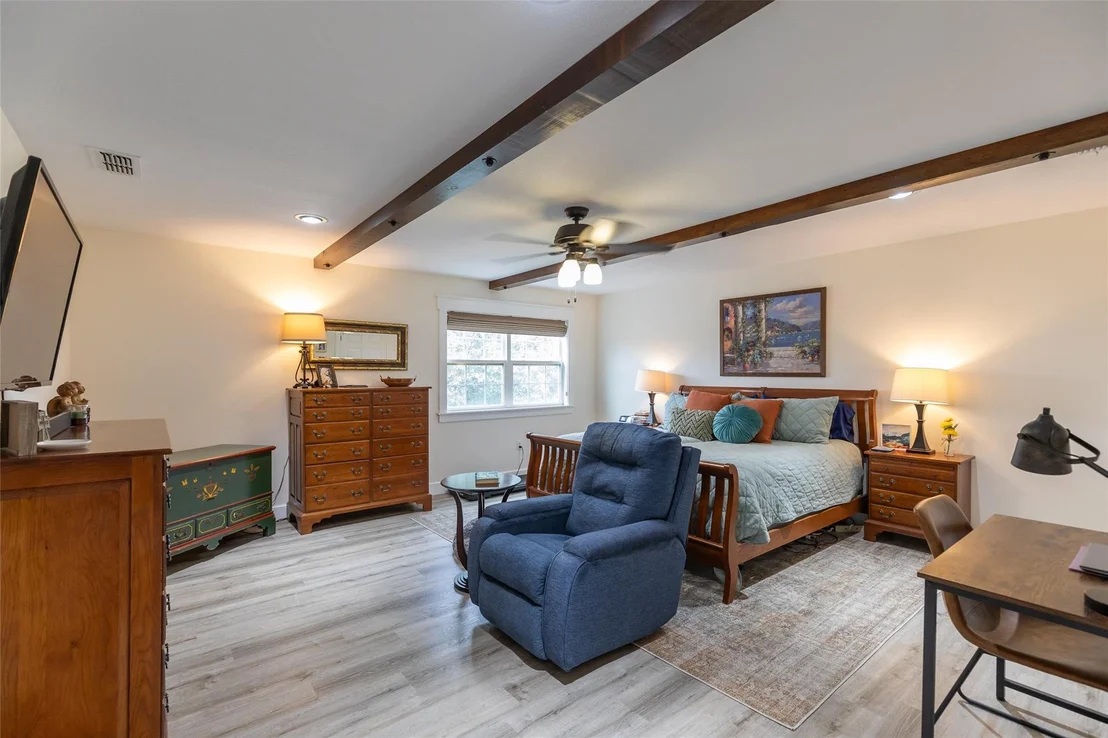 Photo of 582 Clark Road