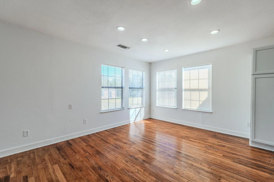 Photo of 688 Private Road 1152