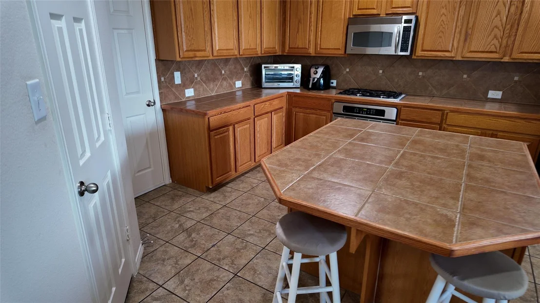 Photo of 421 Roundrock Lane