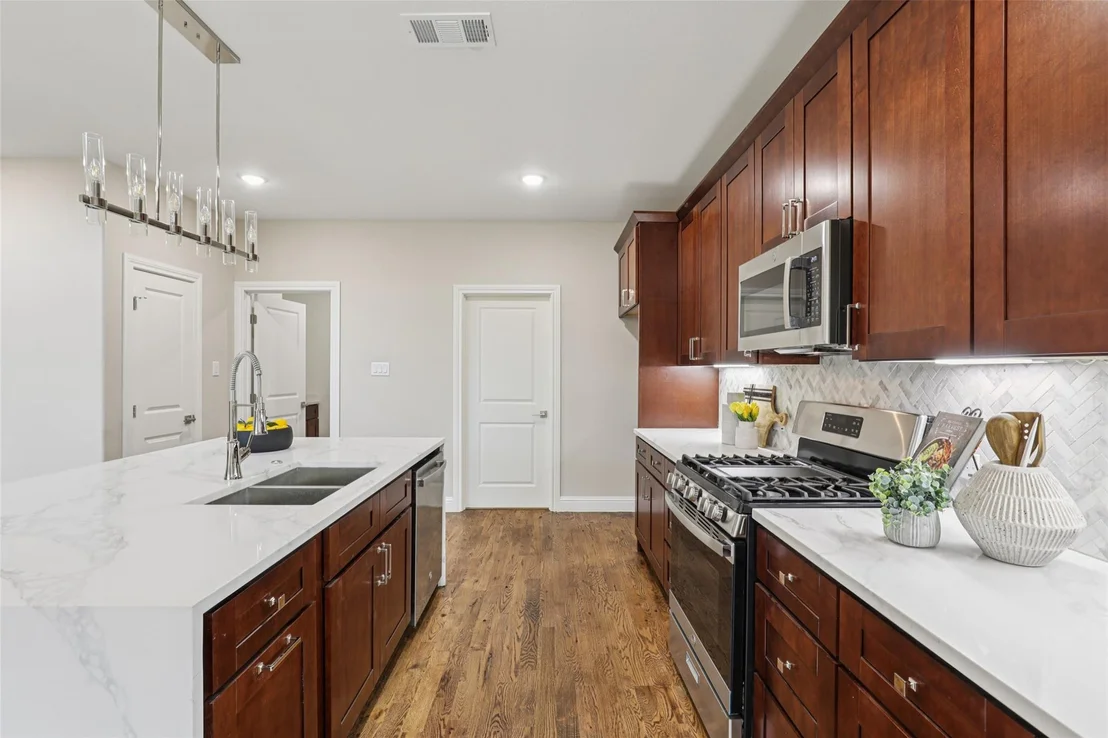 Photo of 1713 Highland Drive W