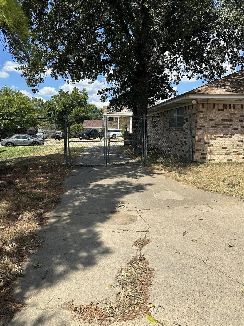 Photo of 1700 Northcrest Drive