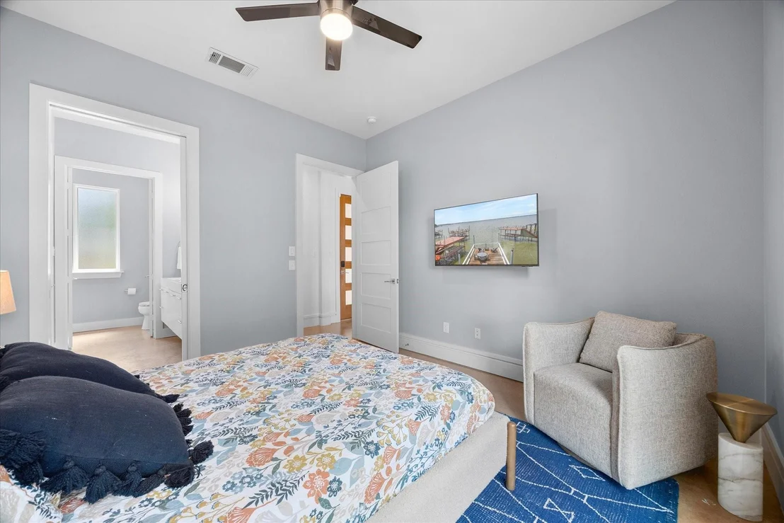 Photo of 130 Harbor Drive