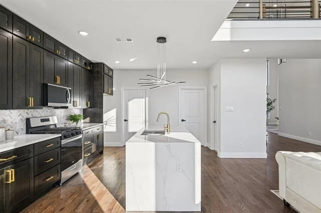 Photo of 1704 Highland Drive W