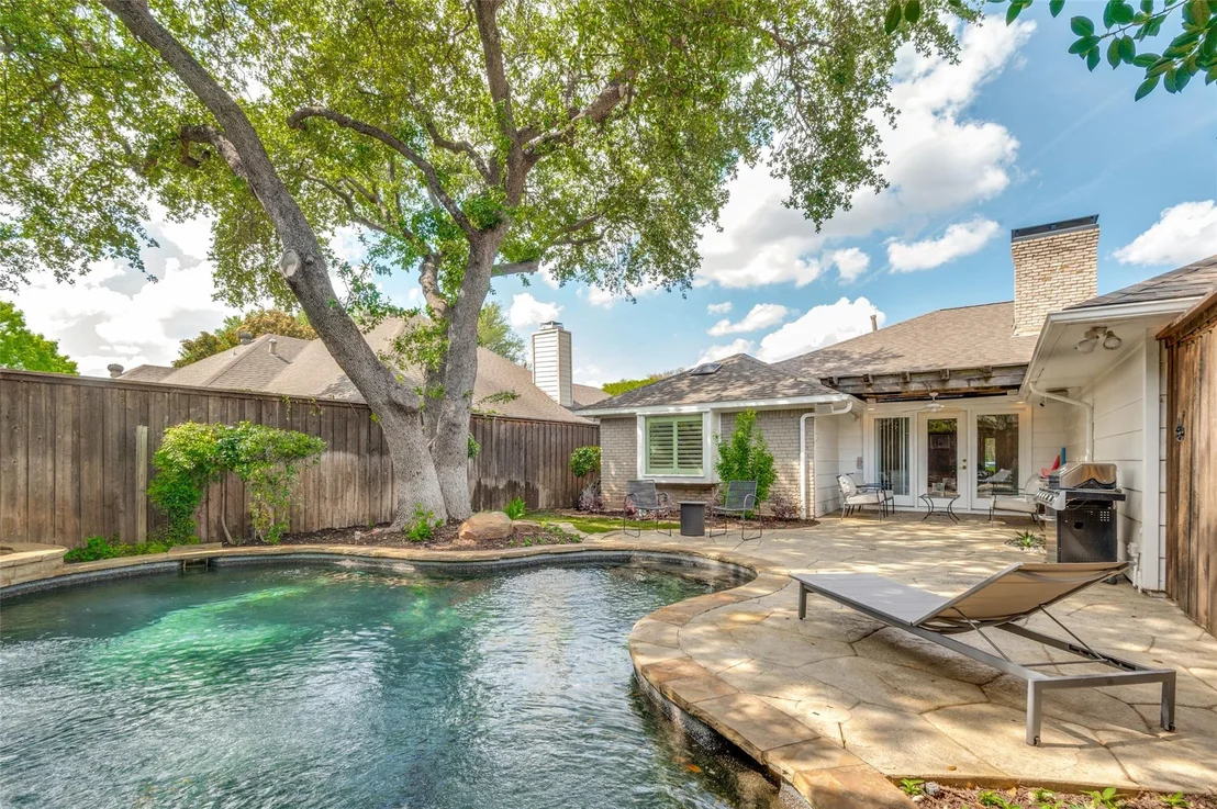 Photo of 5322 W Mockingbird Lane
