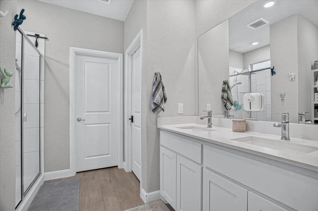 Photo of 1425 Bennett Drive