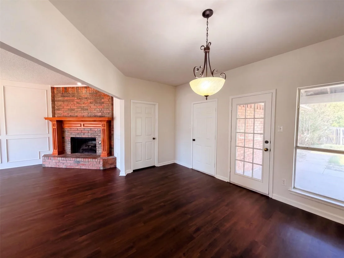 Photo of 2405 Waterloo Lane