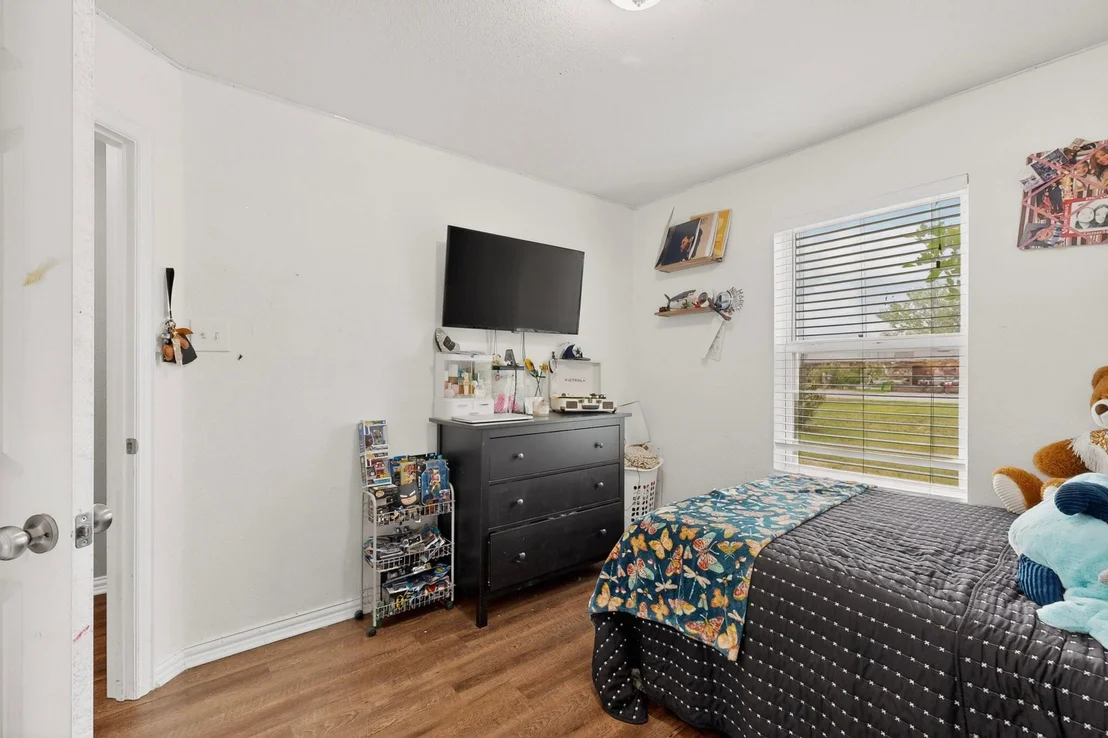 Photo of 423 Caloway Drive