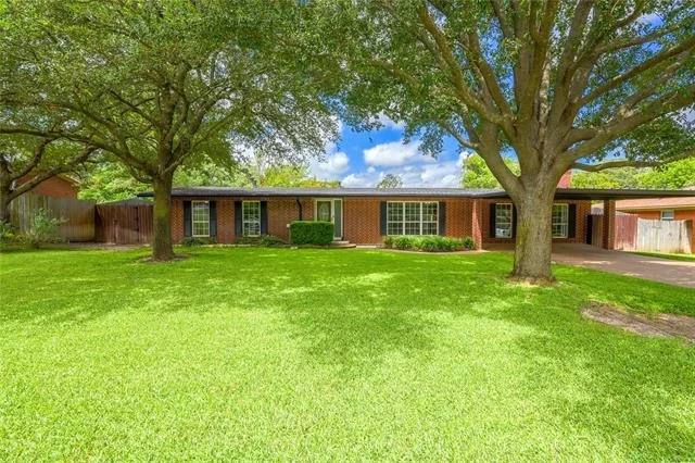 Photo of 2708 Cedar Point Drive