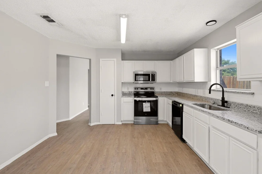 Photo of 8195 Waterside Trail
