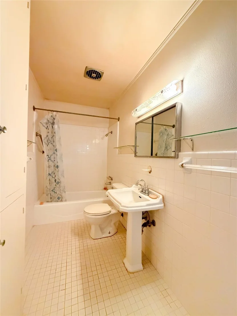 Photo of 3136 McKenzie Avenue
