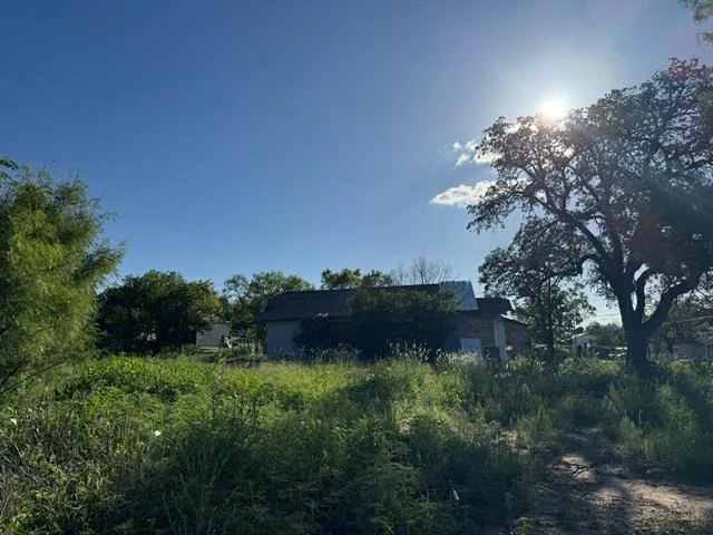 Photo of 703 W 2nd Street