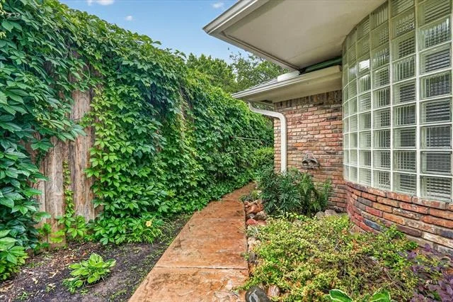 Photo of 2101 Brentgate Drive