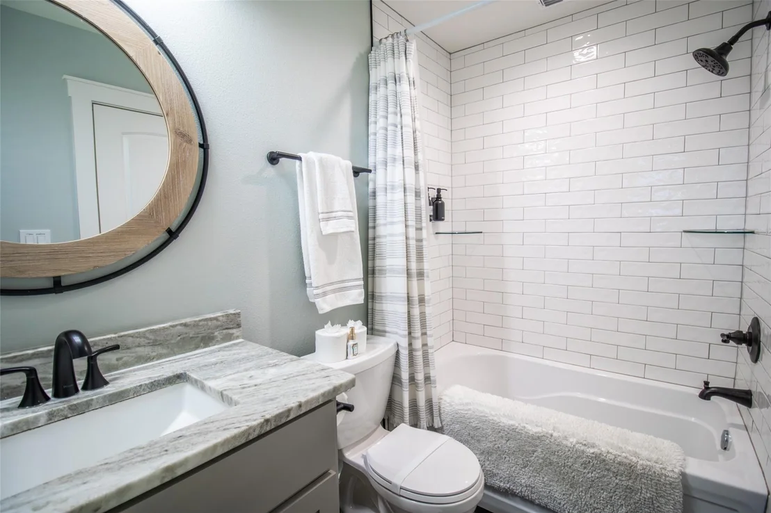 Photo of 449 Lakeview Circle