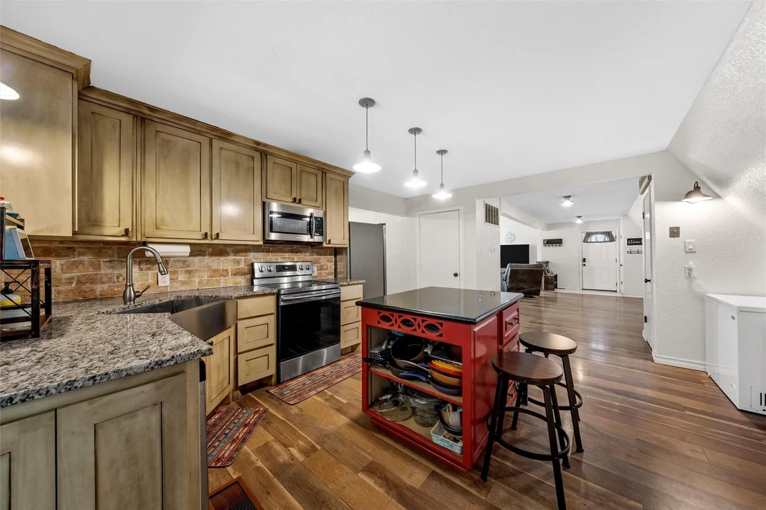 Photo of 518 Warren Road