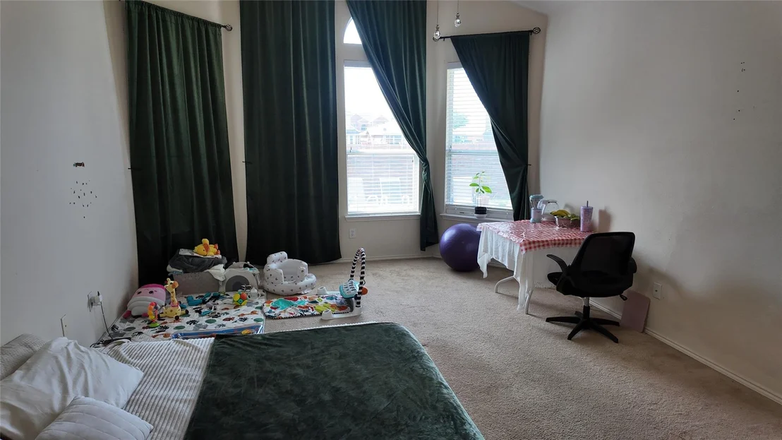 Photo of 421 Roundrock Lane