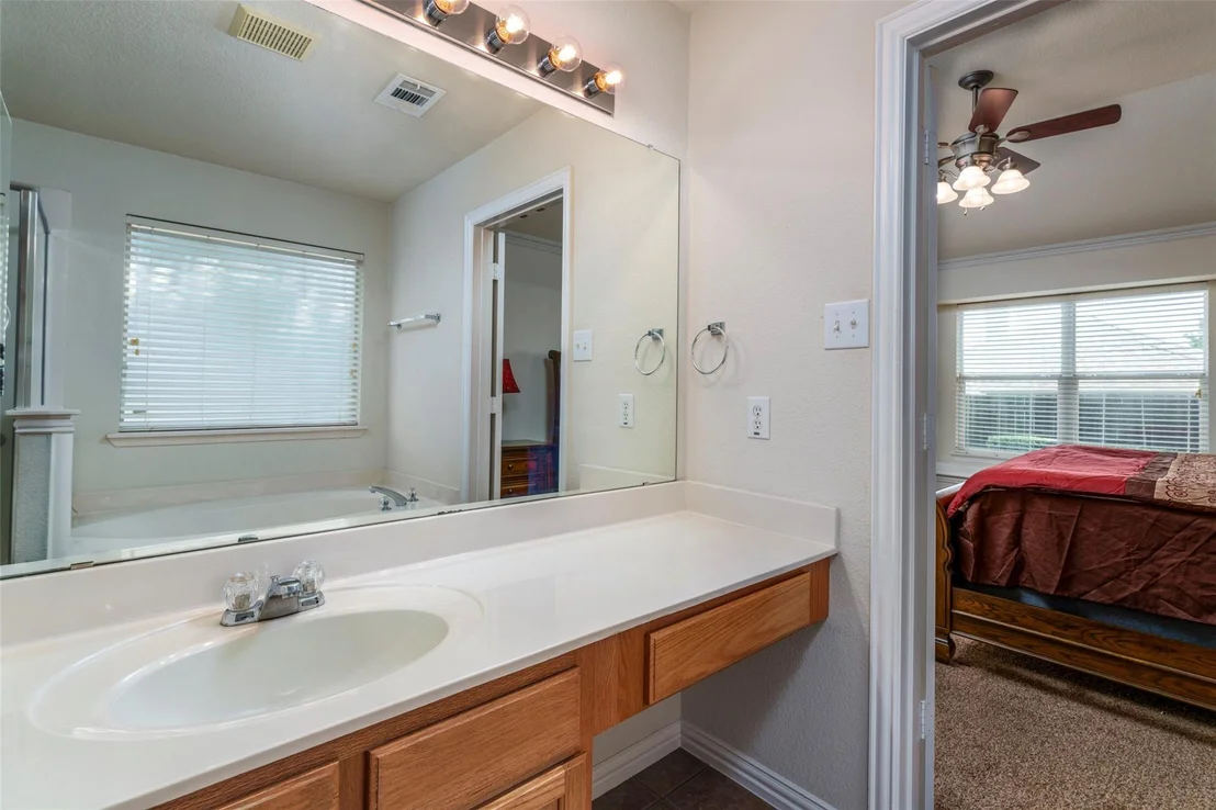 Photo of 6633 Chalk River Drive