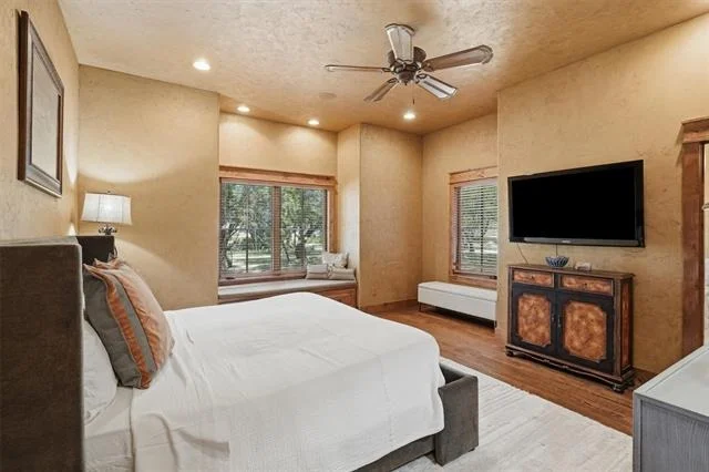 Photo of 1046 Grandview Drive