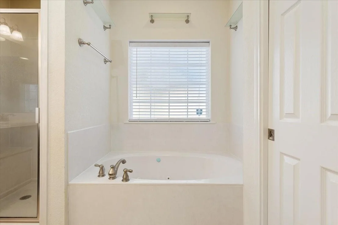 Photo of 900 Queen Elizabeth Drive
