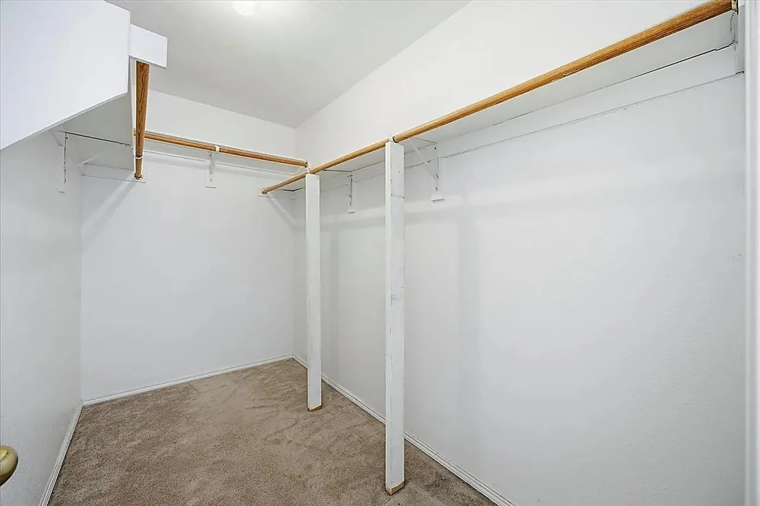 Photo of 334 River Oaks Lane
