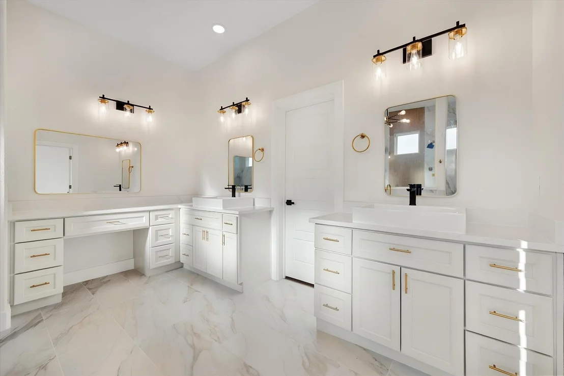 Photo of 554 Shoreside Drive