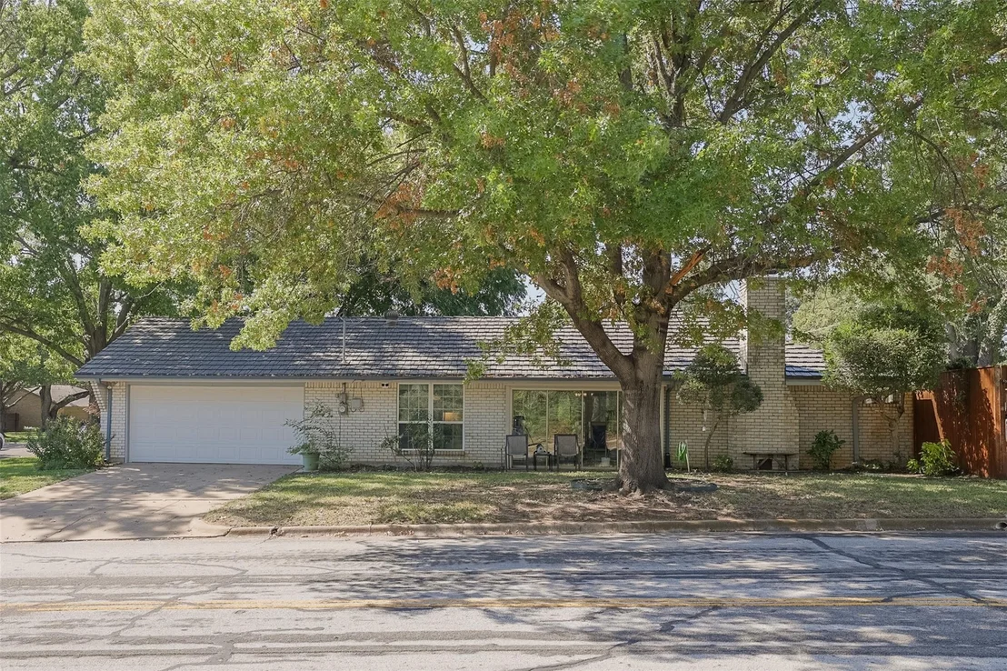 Photo of 2001 Heather Way Drive