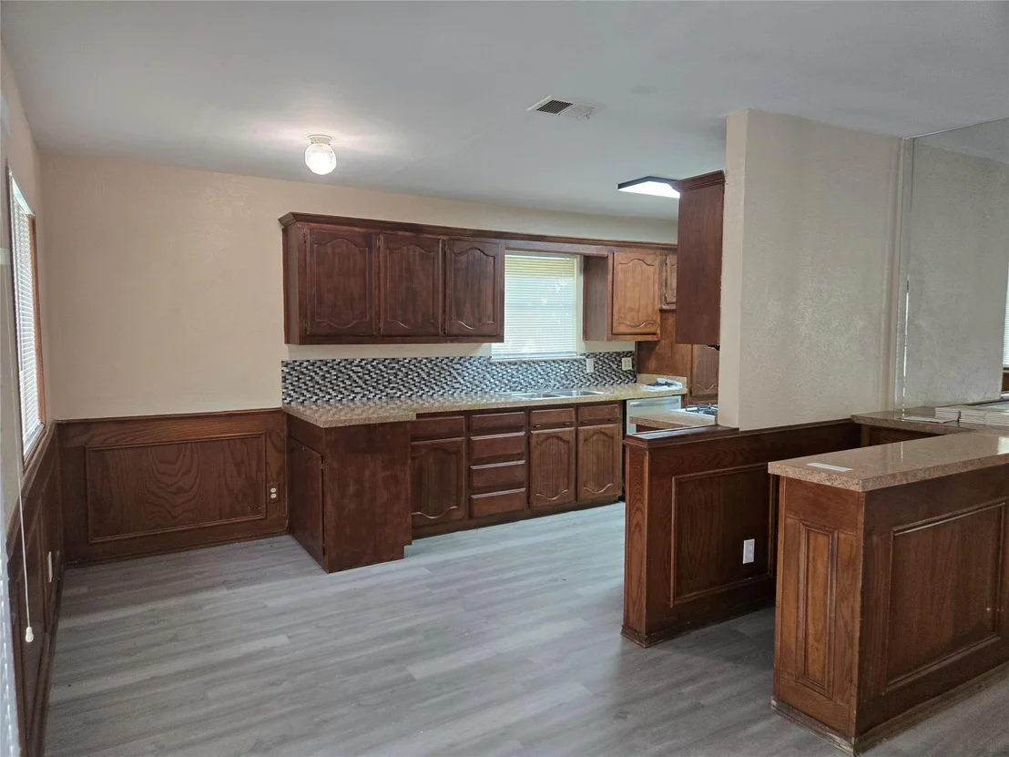 Photo of 502 Moonlight Drive