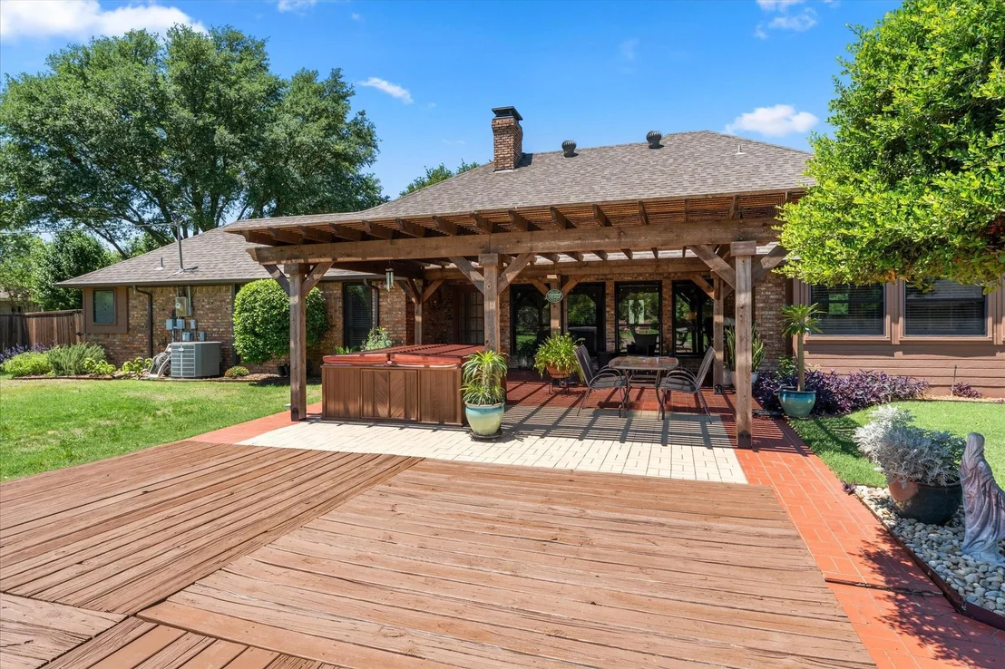Photo of 10612 Live Oak Drive