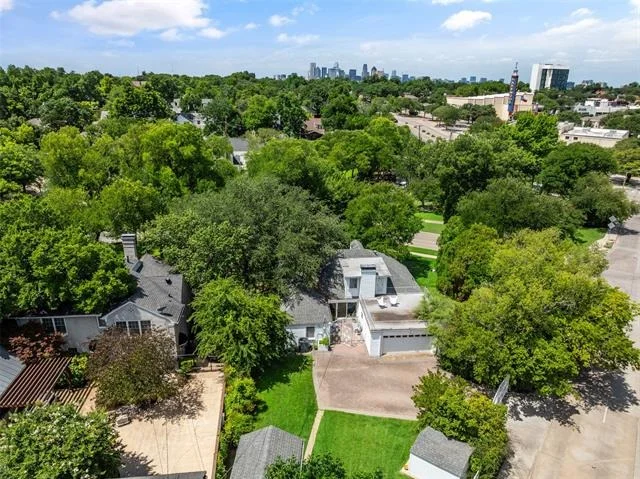 Photo of 622 N Brookside Drive