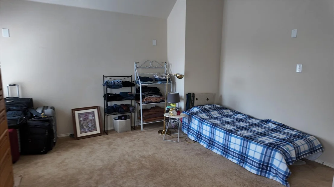 Photo of 421 Roundrock Lane