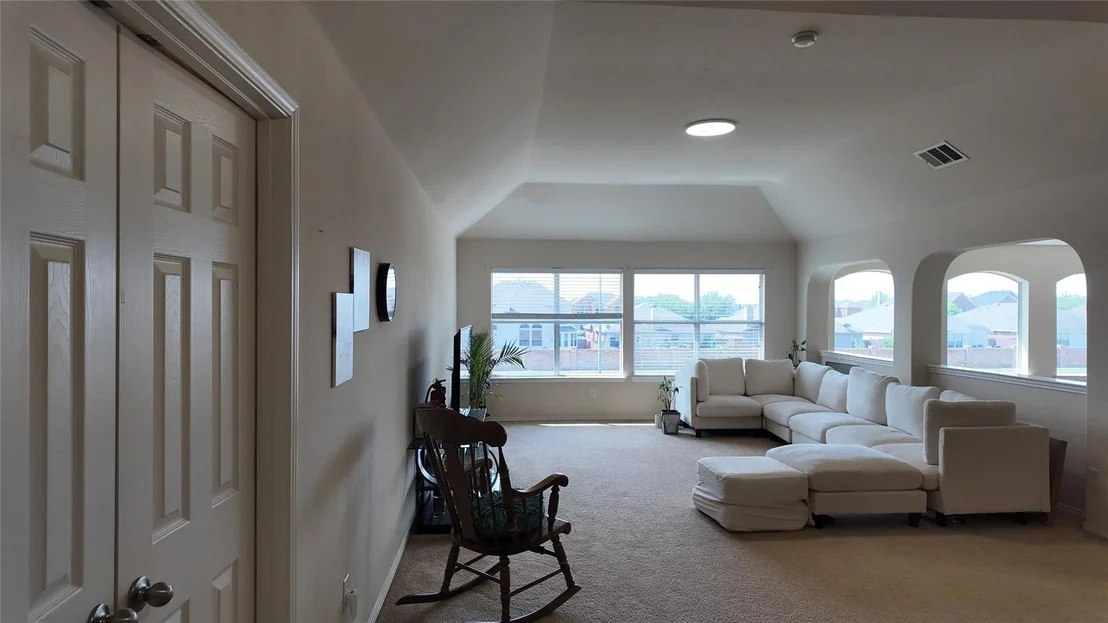 Photo of 421 Roundrock Lane