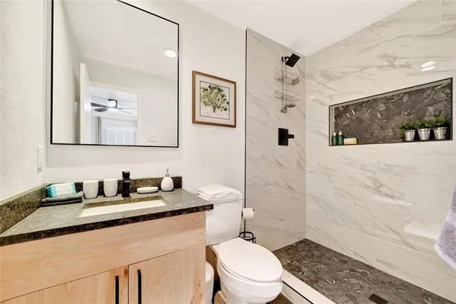 Photo of 5917 Maple Lane