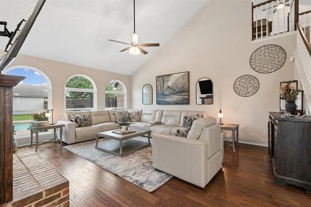 Photo of 918 E Grubb Drive