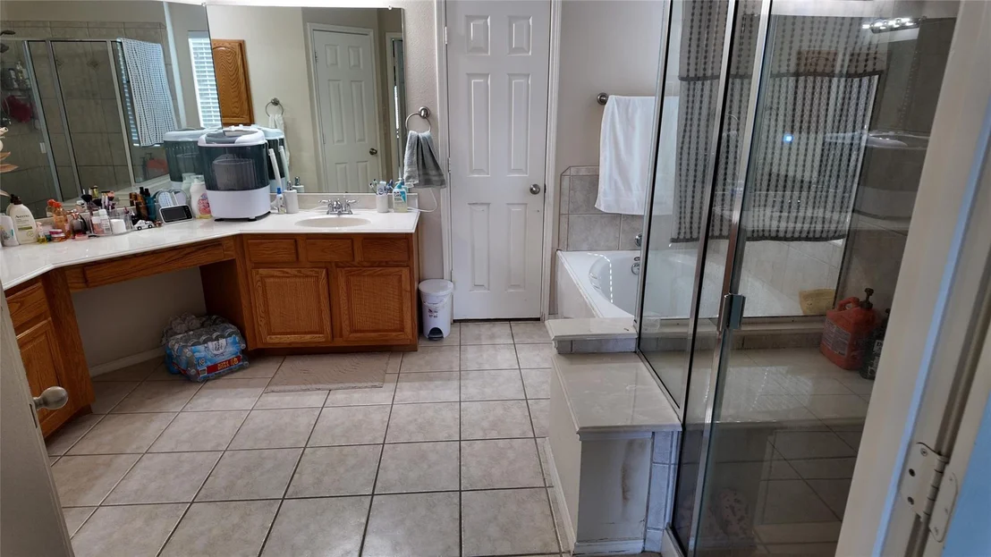 Photo of 421 Roundrock Lane