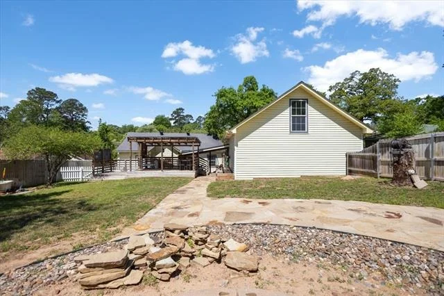 Photo of 333 Lakeview Drive
