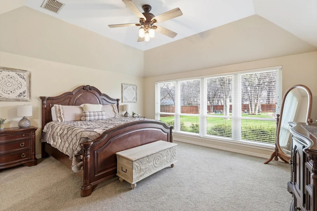 Photo of 312 Lakeside Oaks Circle